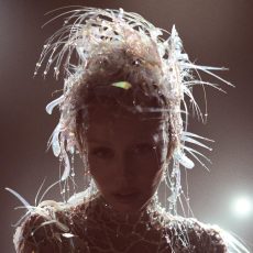 Miley Cyrus – Something Beautiful
